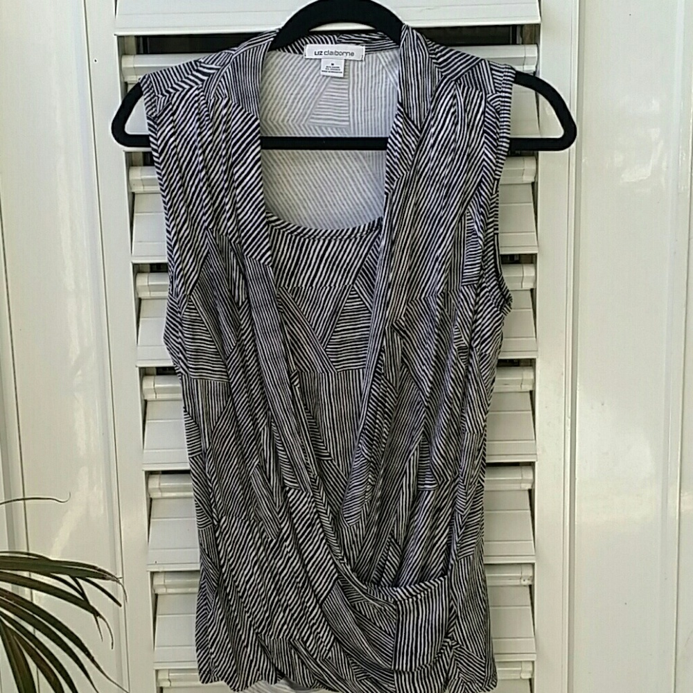 Liz Clairbone Black and White blouse. Sz M